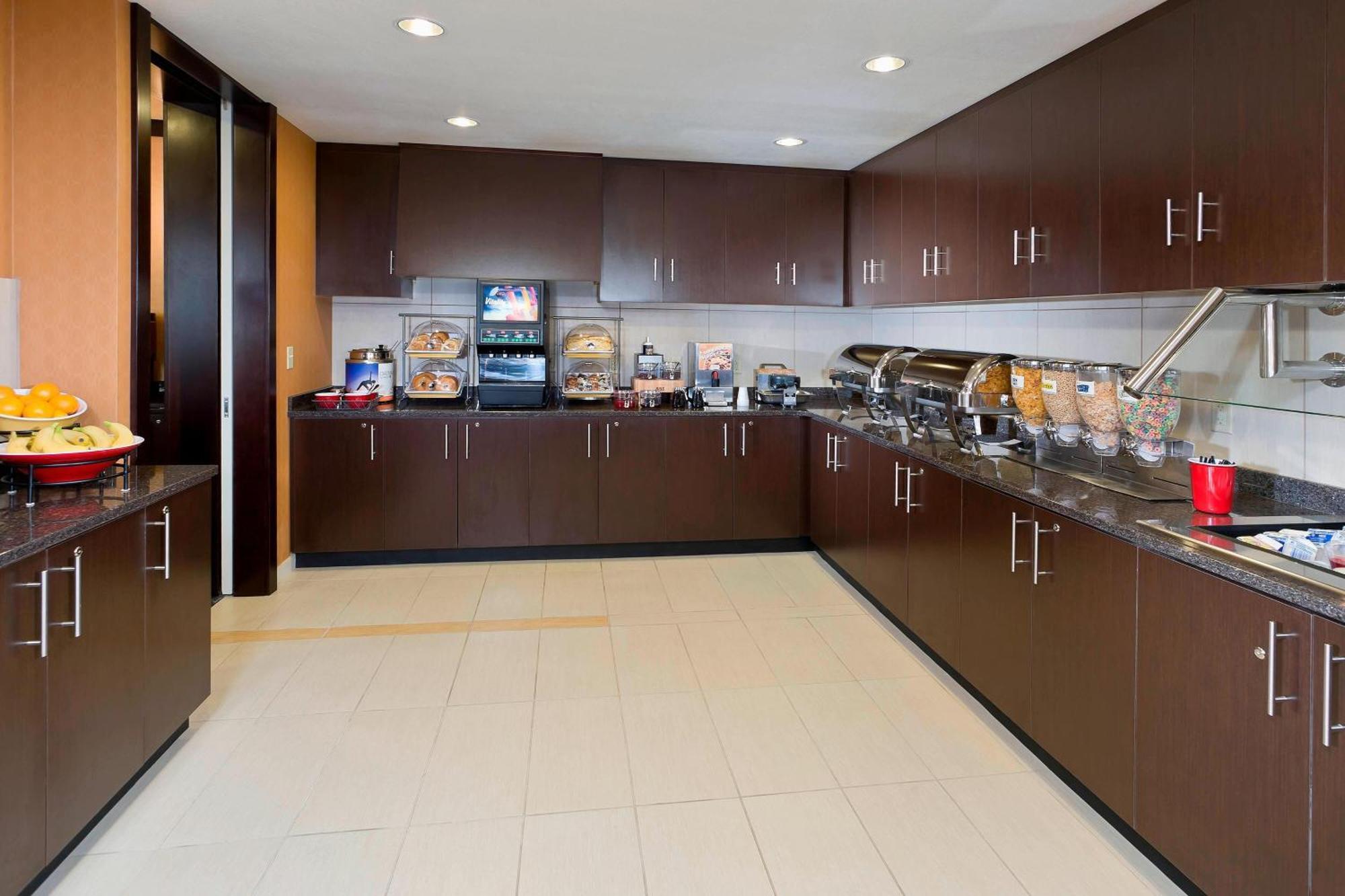 Residence Inn Bismarck North Екстериор снимка