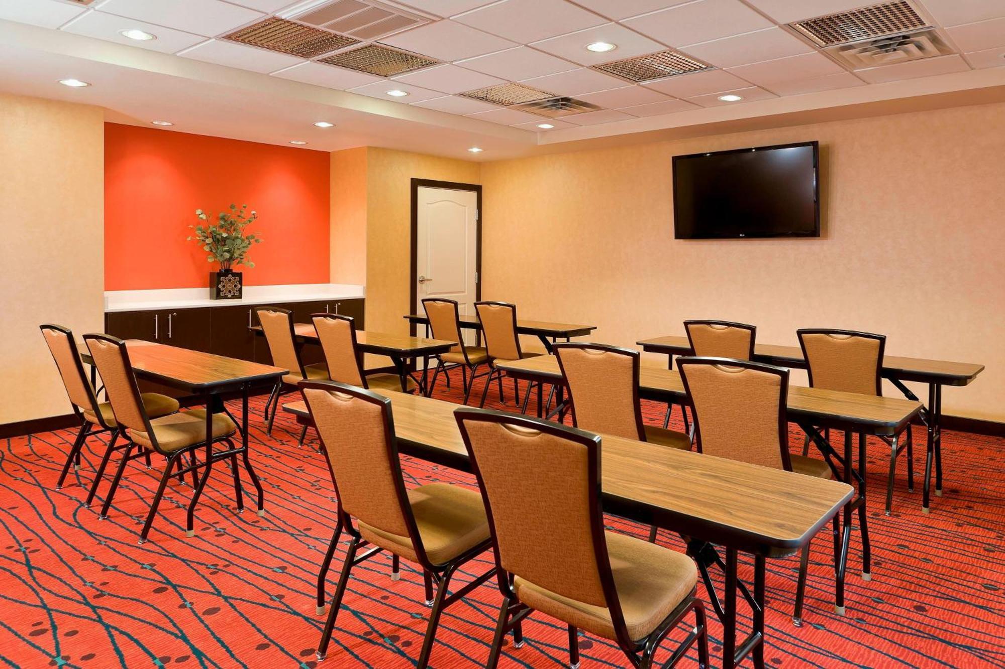 Residence Inn Bismarck North Екстериор снимка